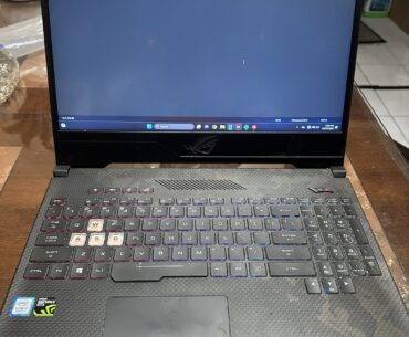 I'm giving away an older gaming laptop (Asus Rog Strix Scar II GL504GS)