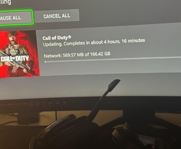 Anyone else got a surprise 166GB update to play WZ just now?