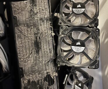 First time cleaning my radiator after building this PC - 5 years ago