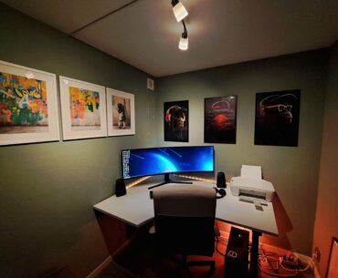 Moved into a new apartment. Battlestation soon ready