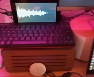 Is it a radio? A cyberdeck? It's a Cyberadio! ... details in the first comment :)