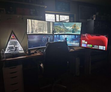 My mostly complete Battlestation. With a chair this time! xD