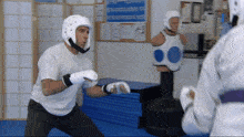 First time playing. Got the dash perk. This is how I feel fighting gonks