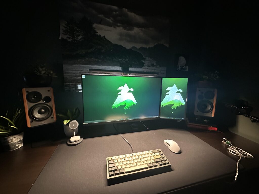 Happy Honda Days everybody. Swapped out my 24” portrait monitor for a 15” in an attempt to establish maximum minimalism. Need moar plants tho