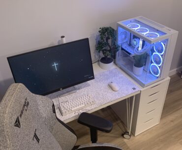 A clean white setup 😌