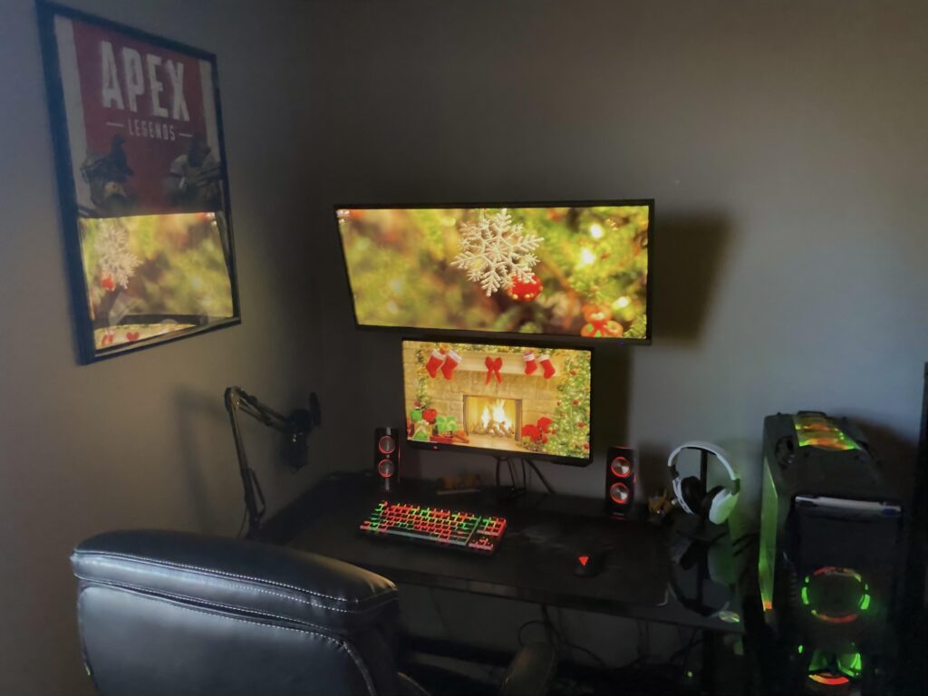 My Christmas themed battlestation