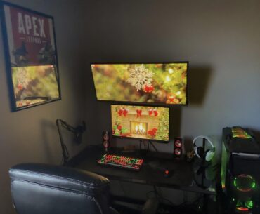 My Christmas themed battlestation