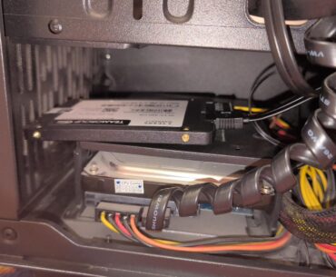 Is it okay if my ssd lies on HDD like this?