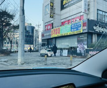 I saw this earlier on the road... the future is here 🤡
