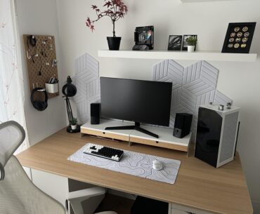 Simple relaxing gamer office from France