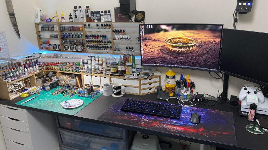 My combo hobby/gaming battle station :)