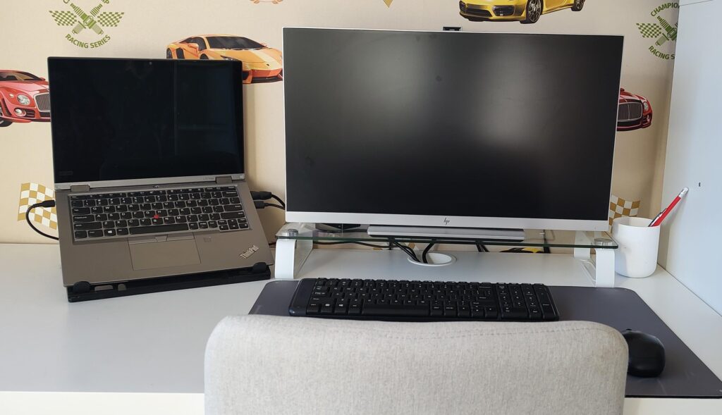 My minimalist battlestation.