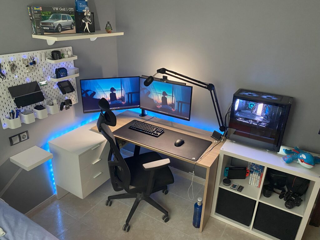 My updated battlestation! Slowly getting to this sub level