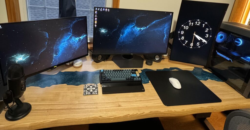 3 months of later and my new battle station is upgraded!