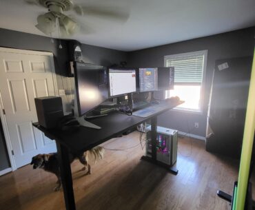Treated myself to a new desk to separate work and play.