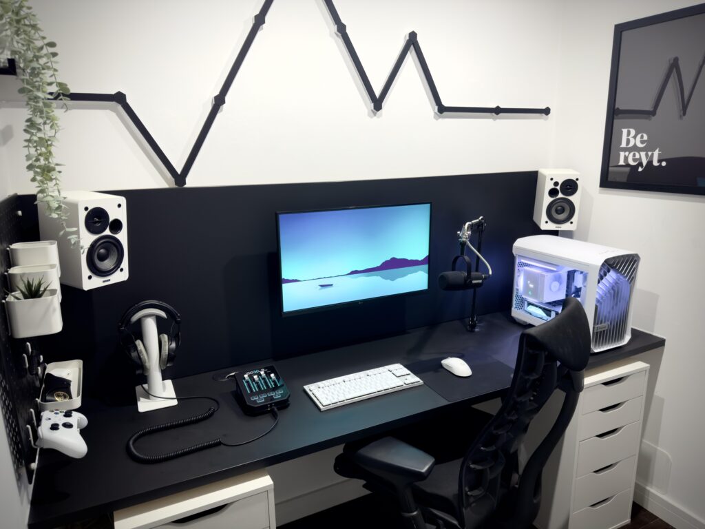 2024 refresh. New PC, new monitor, reduced the RGB.