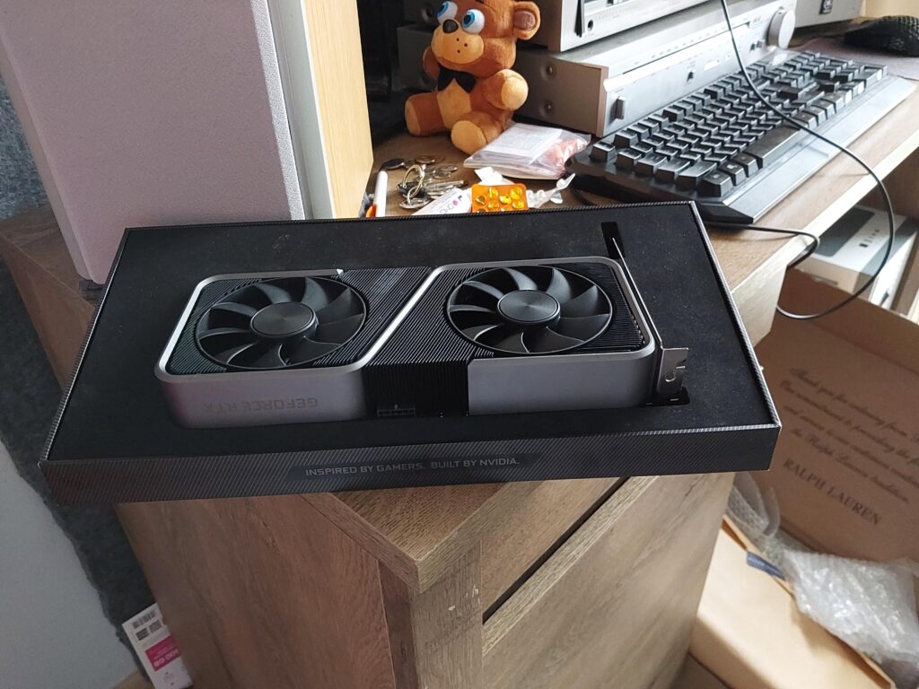 Worked illegally on a construction site for this moment. (gtx1060 which managed to run cyberpunk at 60fps 1080p at mosty low settings will probably go to my family member, truly one of the gpu's of all time)