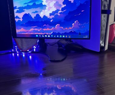 My desk table has RT reflections enables