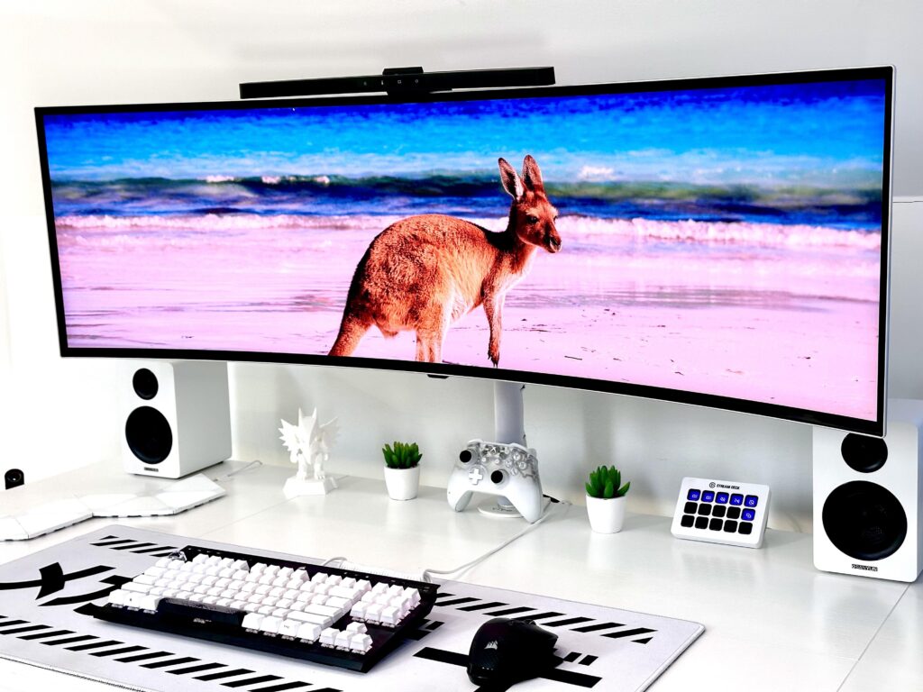 Made more real estate with the desk mount for the G9