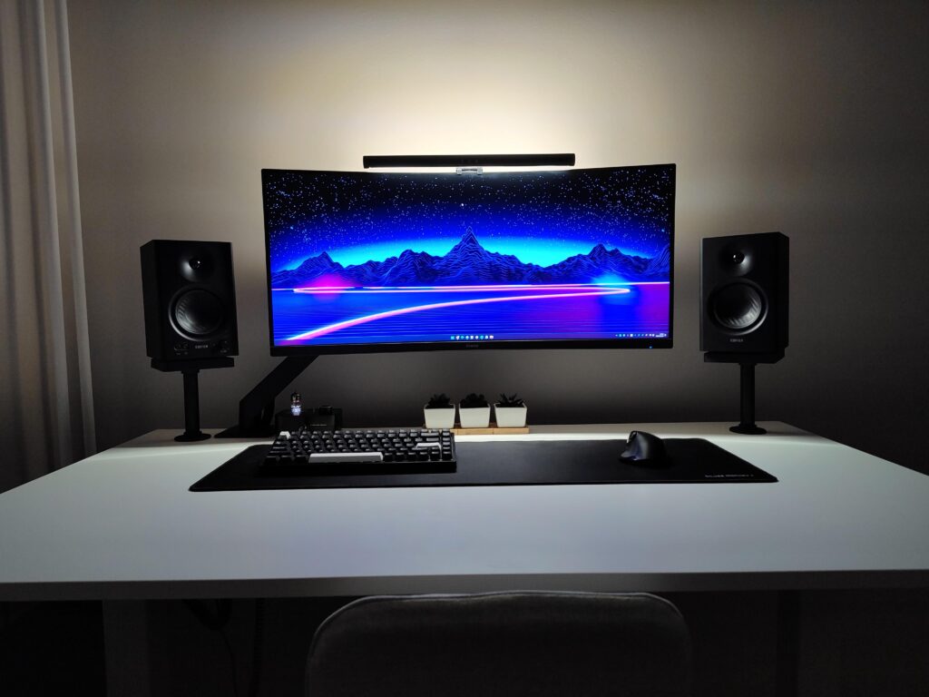 Clean with minimized cables was the aim.
