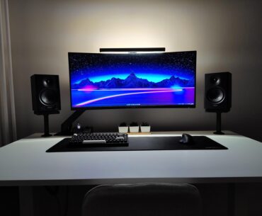 Clean with minimized cables was the aim.