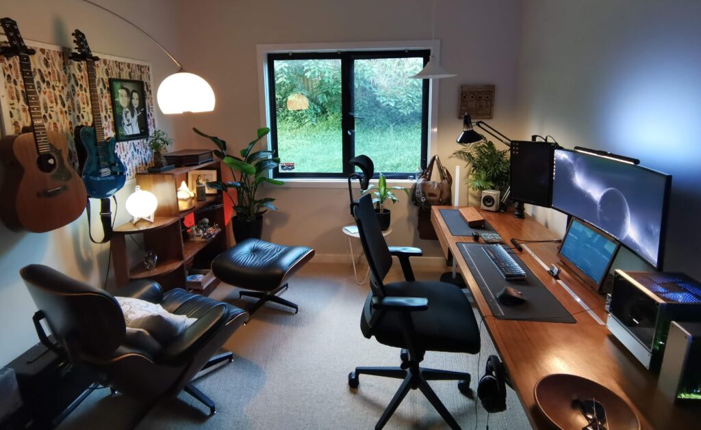 It's not my forever office, but I'm feeling content with this space.