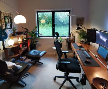 It's not my forever office, but I'm feeling content with this space.
