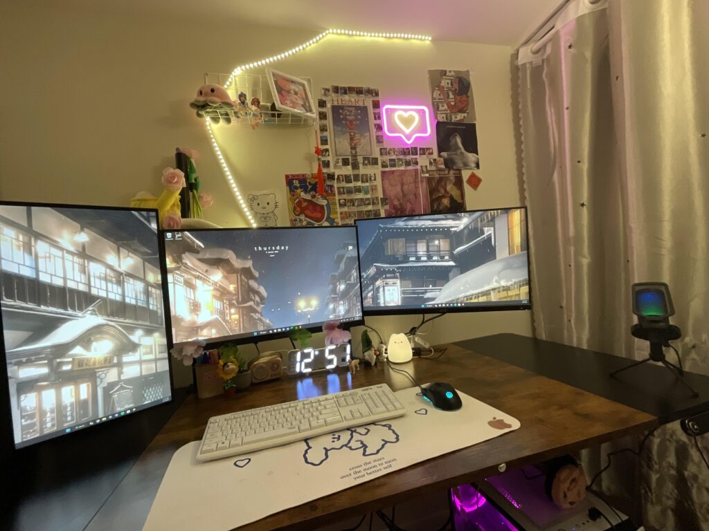 Got a new desk, feels empty any suggestions?