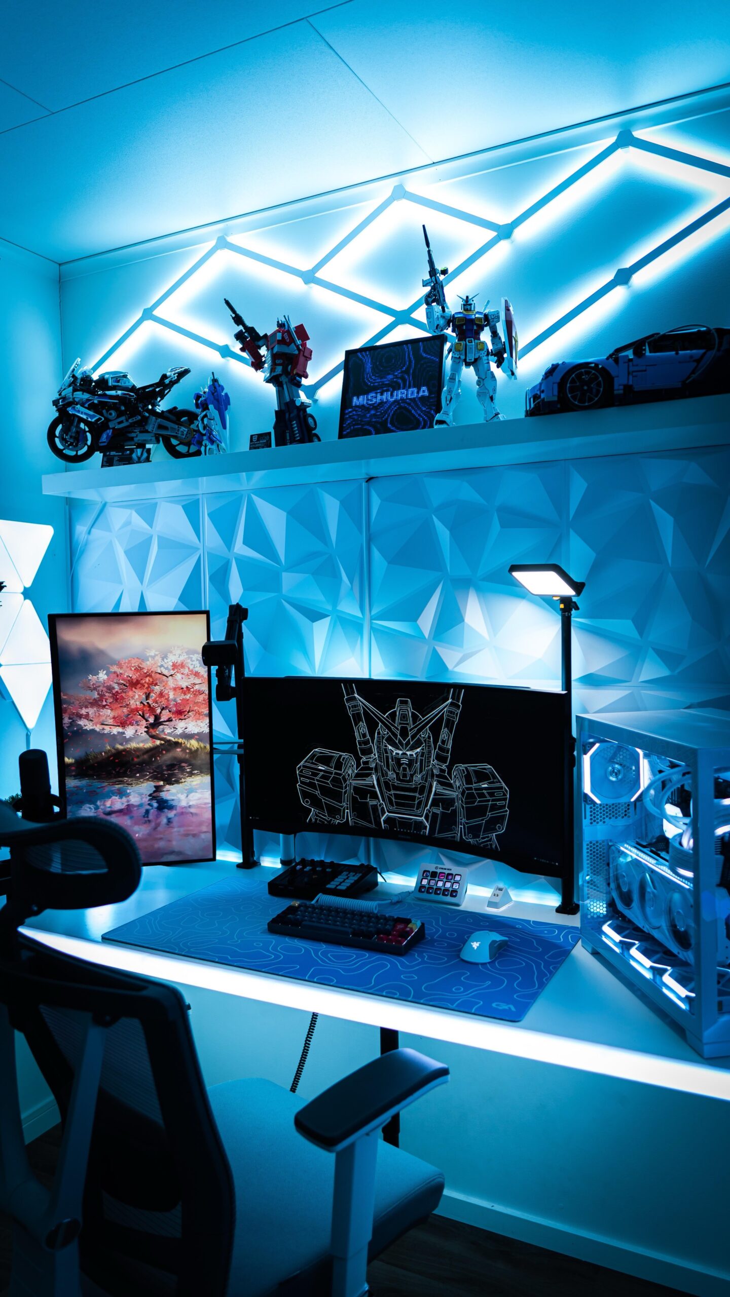 Does someone know what desk is this? Does someone know what desk is this?