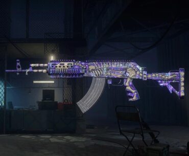 Extinction Beryl skin. How does the skin look in-game? I saw someone with the skin in-game, and it looked not so good as in screenshot. It was more blurry? Anyone who has this skin??