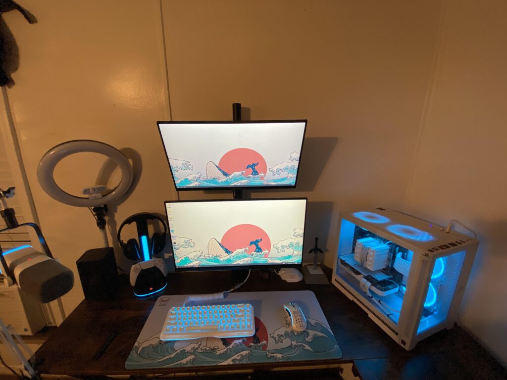 My almost finnished budget battlestation. (Need new ram and a new headset to match