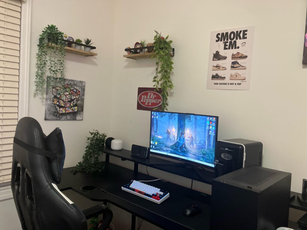 Feel like it needs something still🤔. Any recommendations?
