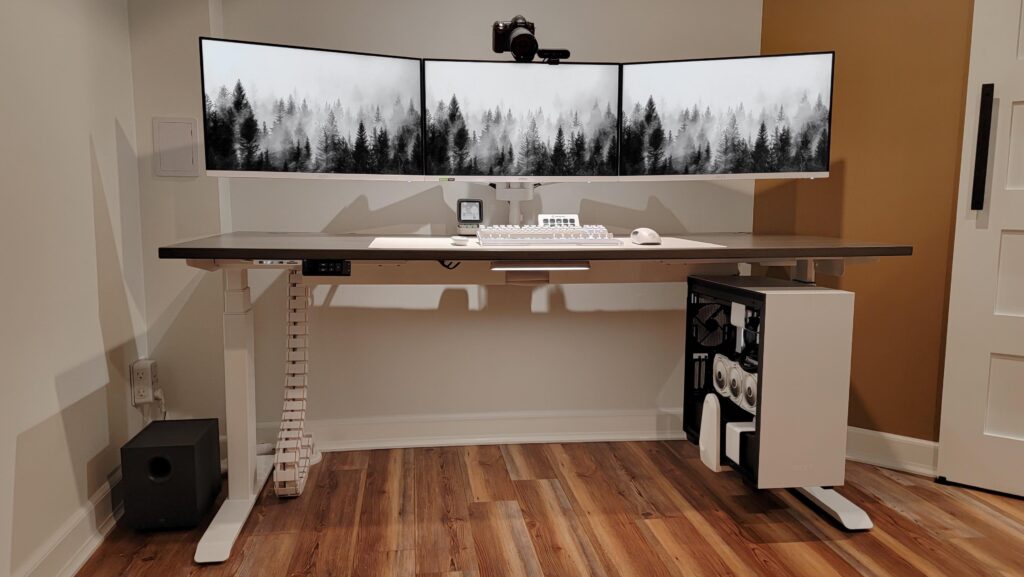 Honestly, I don't need to put so much decoration with RGB for my setup. Just keep it simple and clean, here is my frosty setup in the whole of my heart.