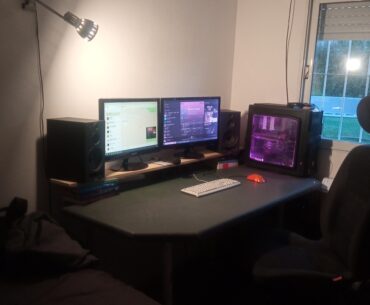 My budget third world country Battlestation, most parts bought broken and fixed by myself