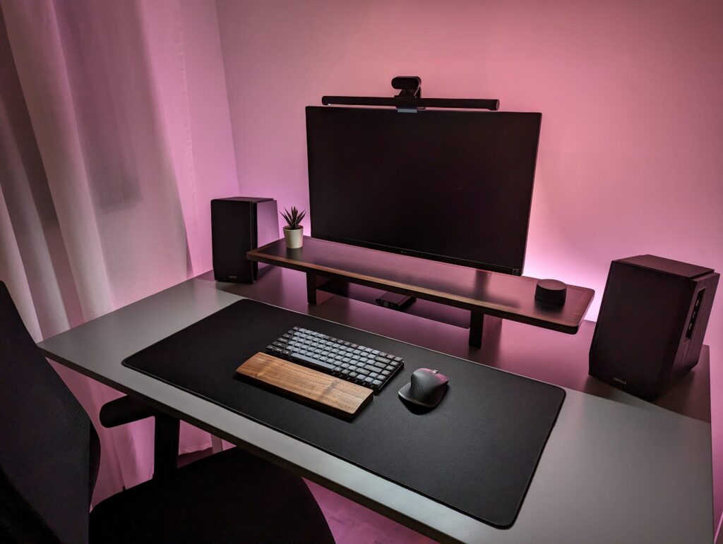 Mounting my MBP under the desk was a wise choice. What do you think?