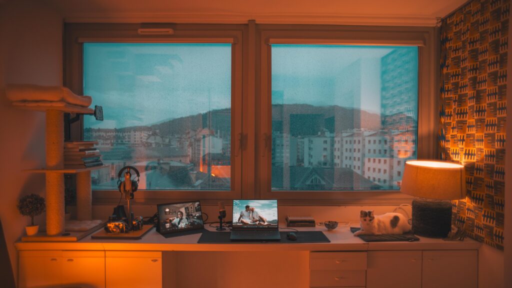 Just moved in a new studio, the view and lights from this rainy day makes it cozy.