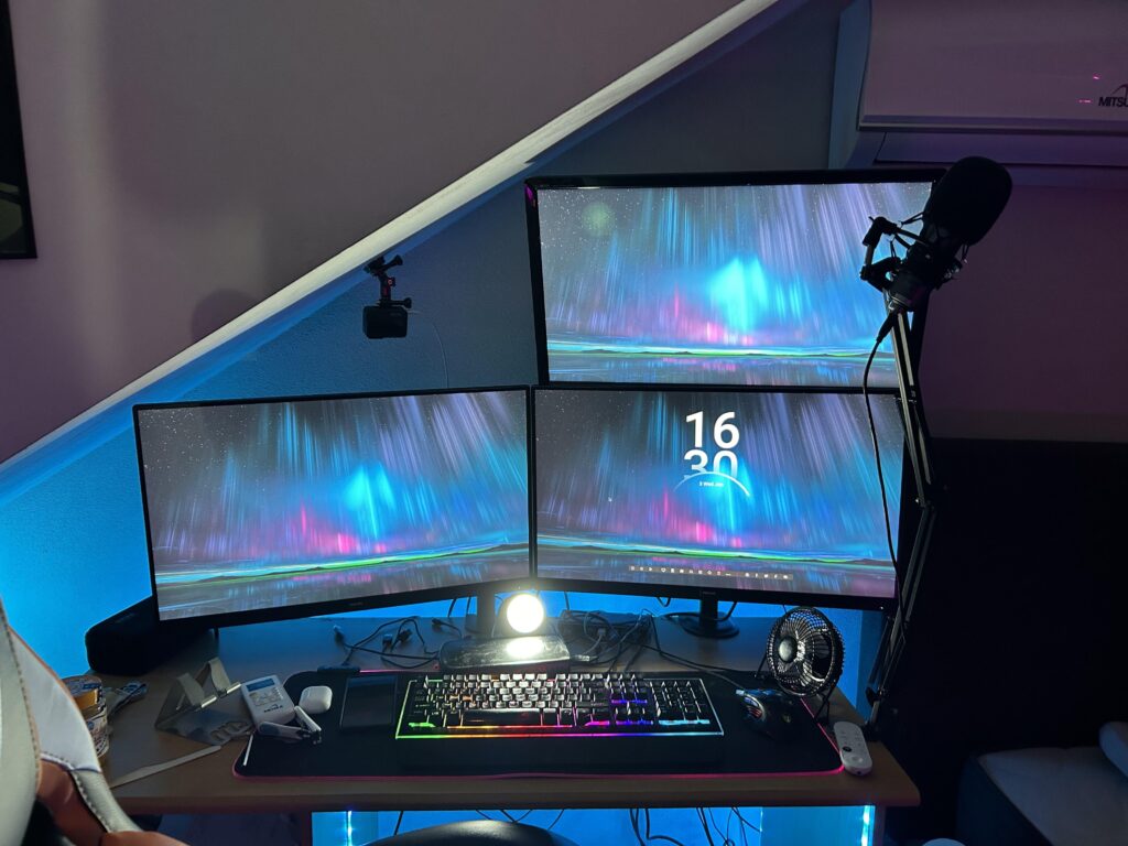 Upgraded my setup with that third screen.