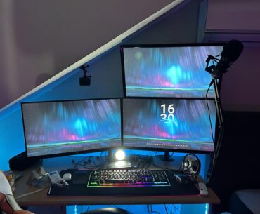 Upgraded my setup with that third screen.