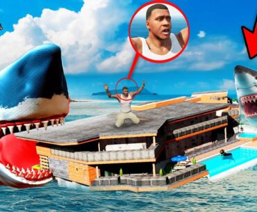 GTA 5 : I Crashed and Stuck On A Floating House Surrounded By Sharks.. (GTA 5 Mods)