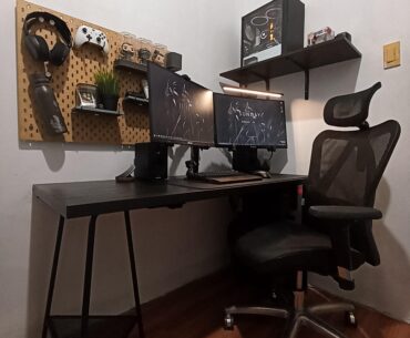 got a new IKEA Desk (more space on the side for a laptop workspace) and rearranged my setup