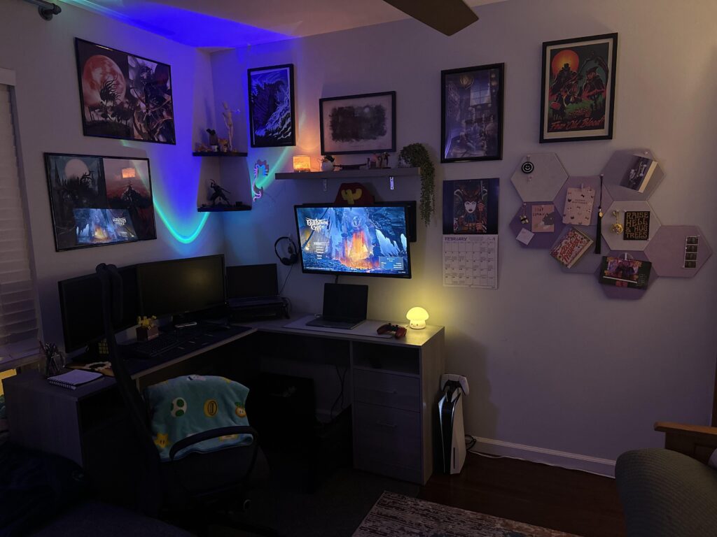 my boyfriend’s battle station!! for work/gaming 🤓🎮