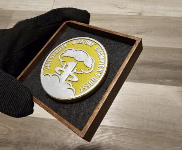 I decided to make my own Nuke reward coin since I'll probably never be able to get one in the game. Both the coin and the box were 3d modeled and printed by myself.