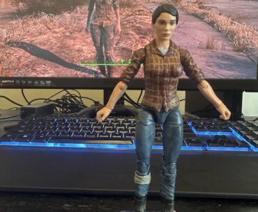 Fallout 4’s Curie with my custom figurine, how’s my synth-crafting skills?