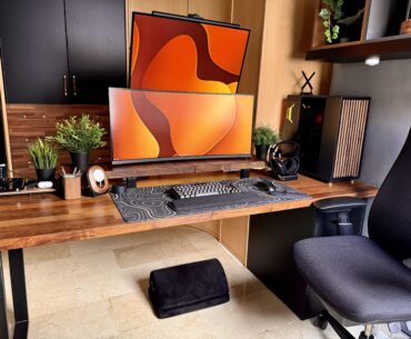 Black and wood, such a classic.