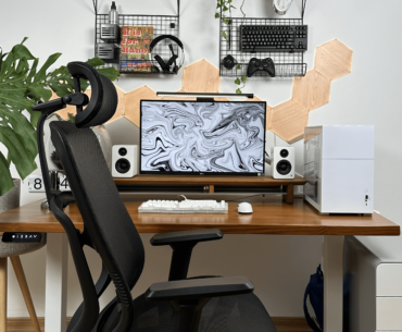 My desk setup using the 3 colors rule