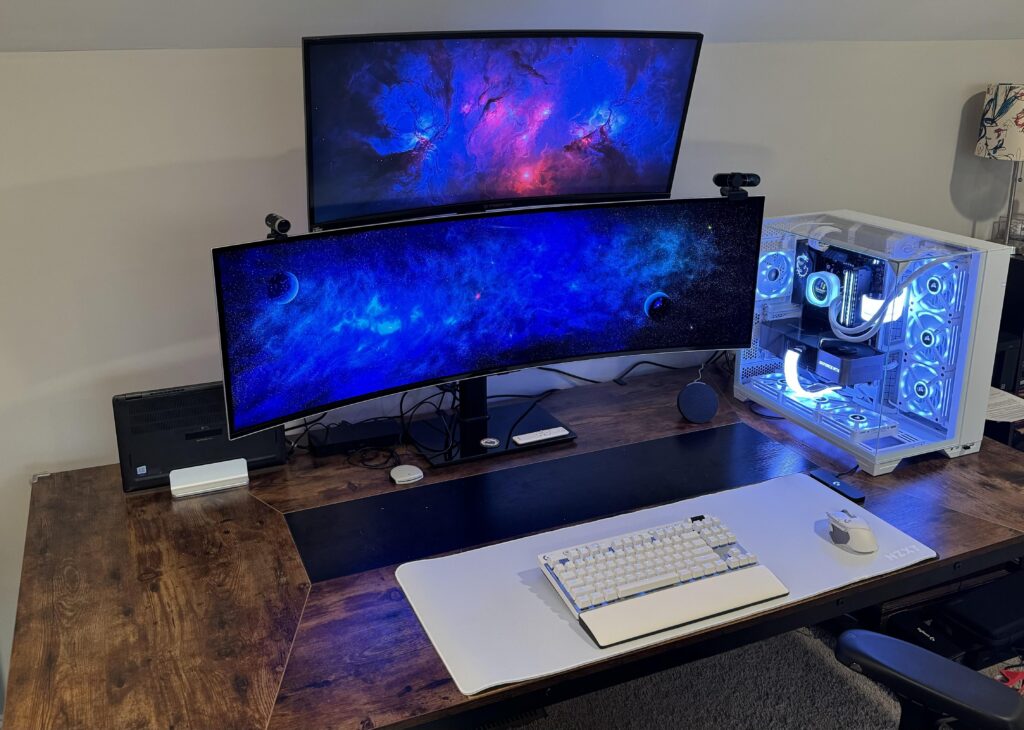 Sometimes you just have to sit back and appreciate how pretty custom PCs have become. Rate my battlestation