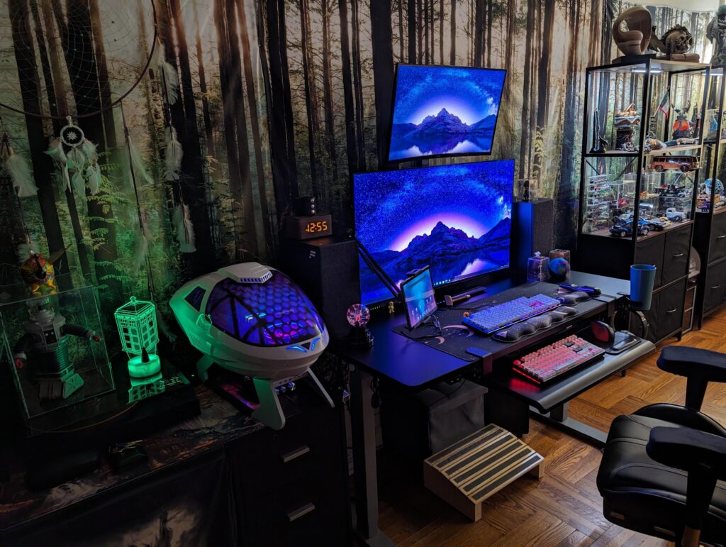 My constantly evolving Work&Play Battlestation