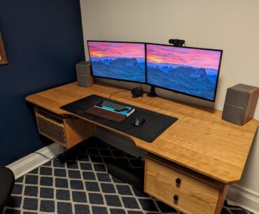 "computer desk"