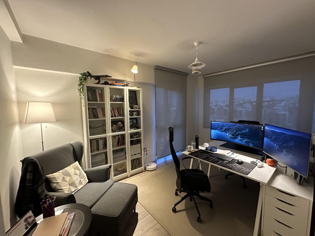 Where I work/play/watch/read