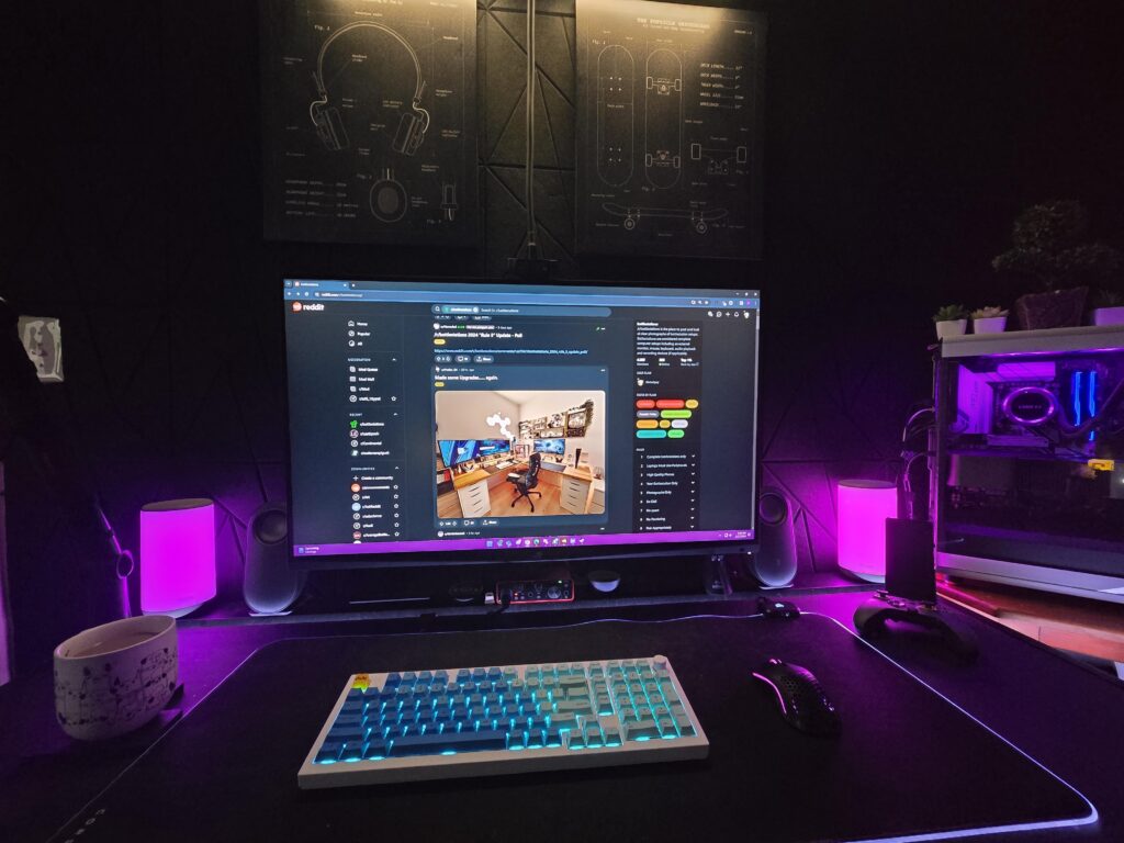 Browsing r/battlestations from my battlestation